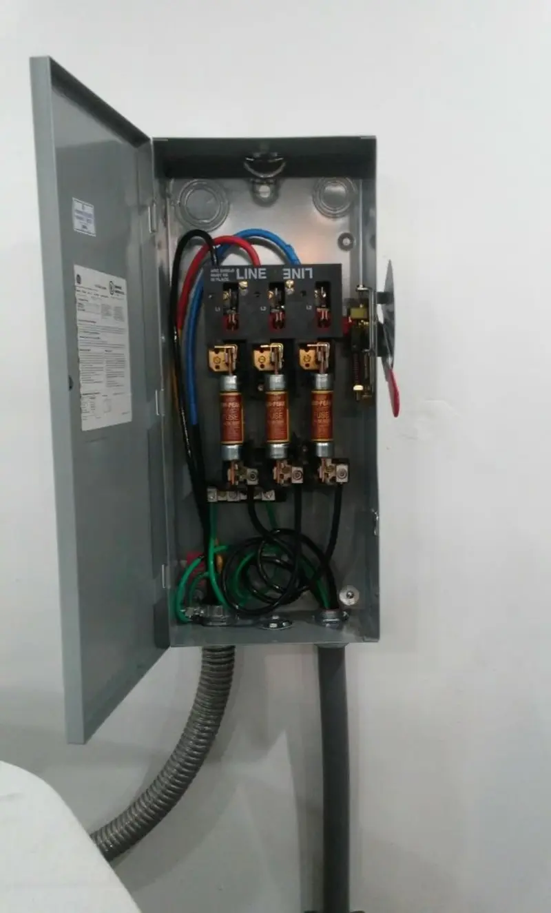 Three-phase disconnect switch installed for Smoke Detector Installation in Oatfield